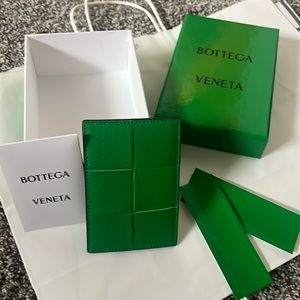 NWT Bottega Veneta authentic wallet